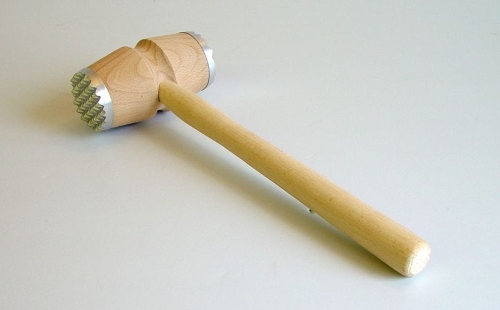 Levně palička na maso, oba konce kov, dřevo/kov