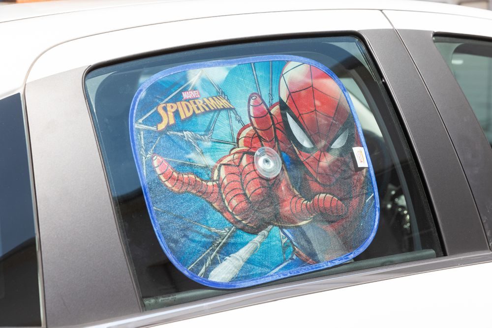Levně Dětská sluneční clona SPIDERMAN 44x35CM