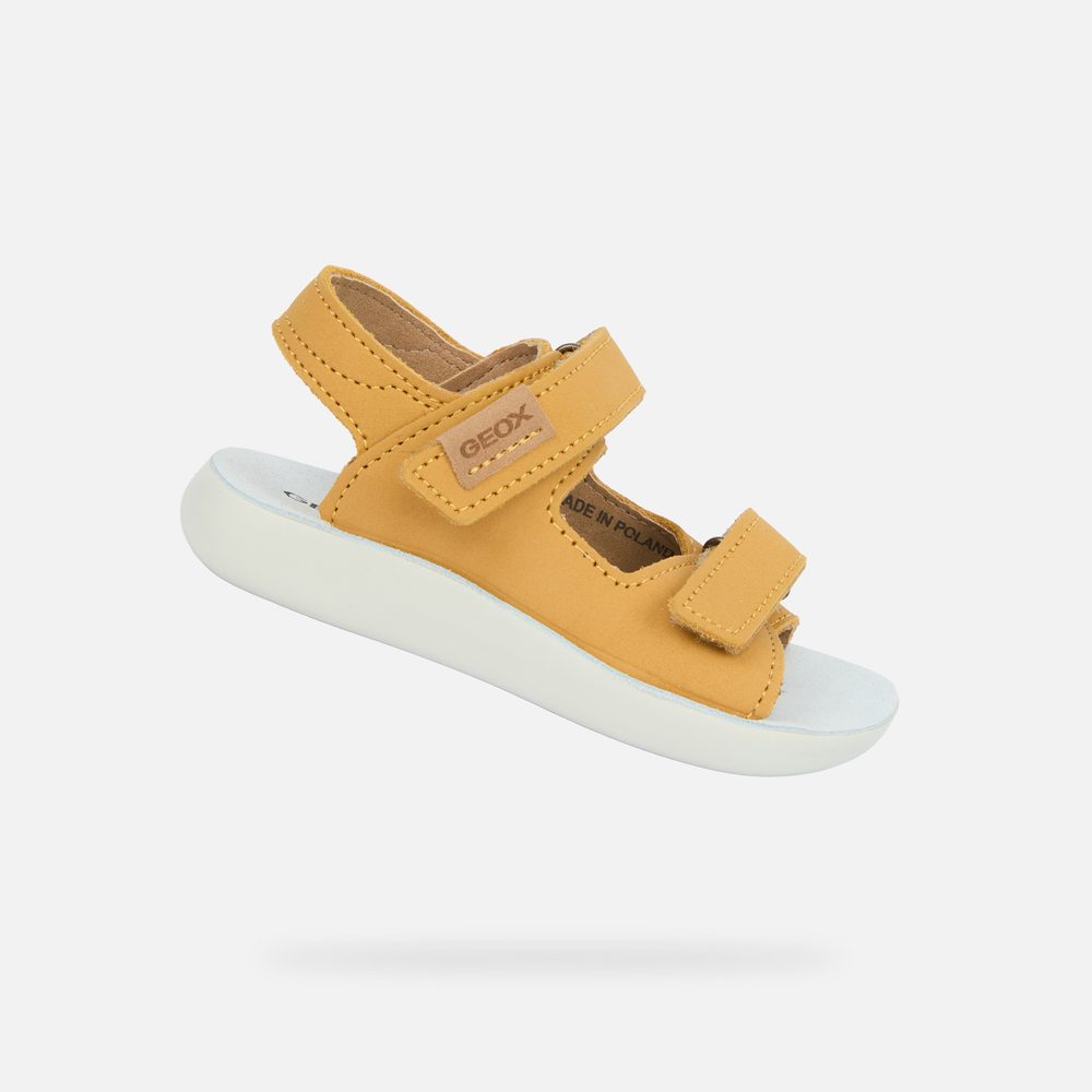 Levně Žluté chlapecké sandály Geox Lightfloppy - 20