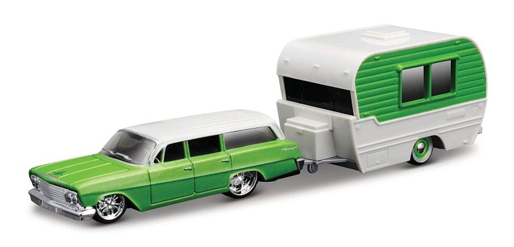 Levně Maisto - Design Tow &amp; Go, 1962 Chevrolet Biscayne Wagon Classic Craft, 1:64