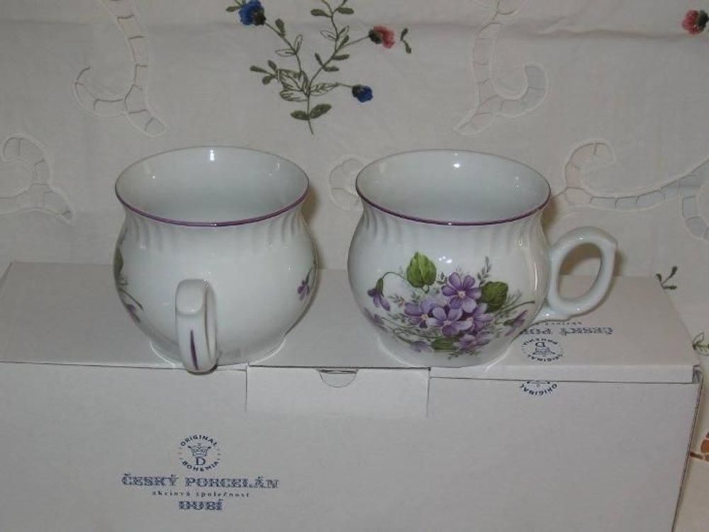 Levně hrnek 290ml DARUME-FIALKY 8354 V1+V3, čes.porcelán
