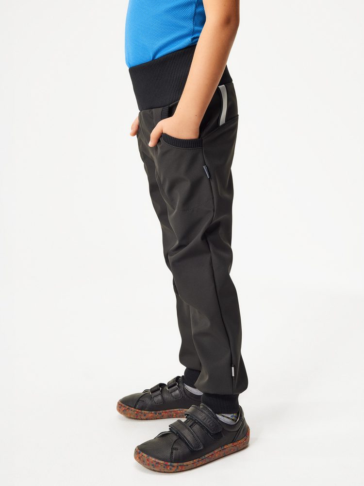 Levně Unuo, Softshellové kalhoty s fleecem Street, Černá (Unuo Softshell kids trousers, black) - 104/110