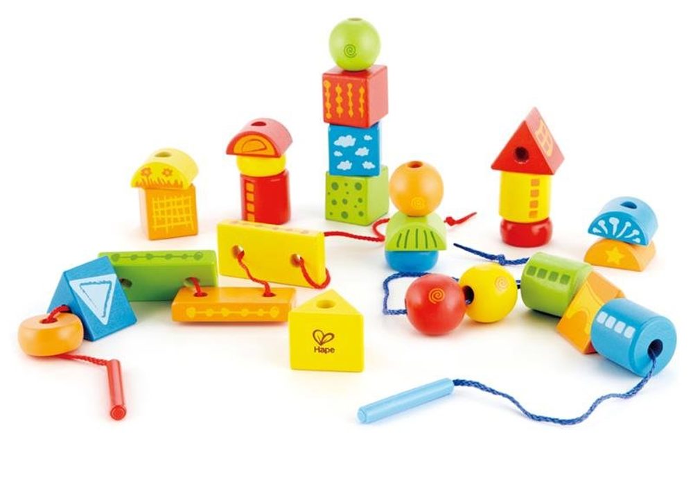 Levně Hape Navlékací korále z geometrických tvarů