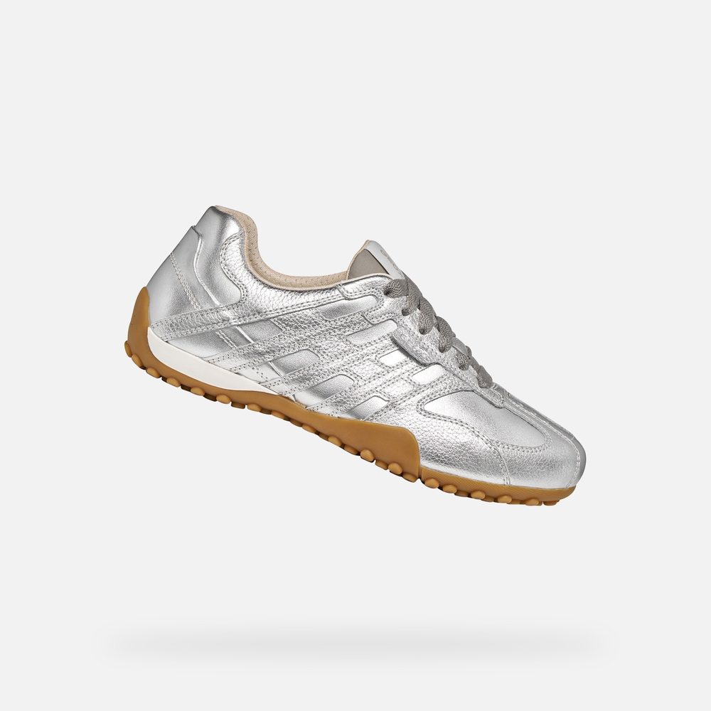 Stříbrné dámské tenisky Geox Snake Original - 36