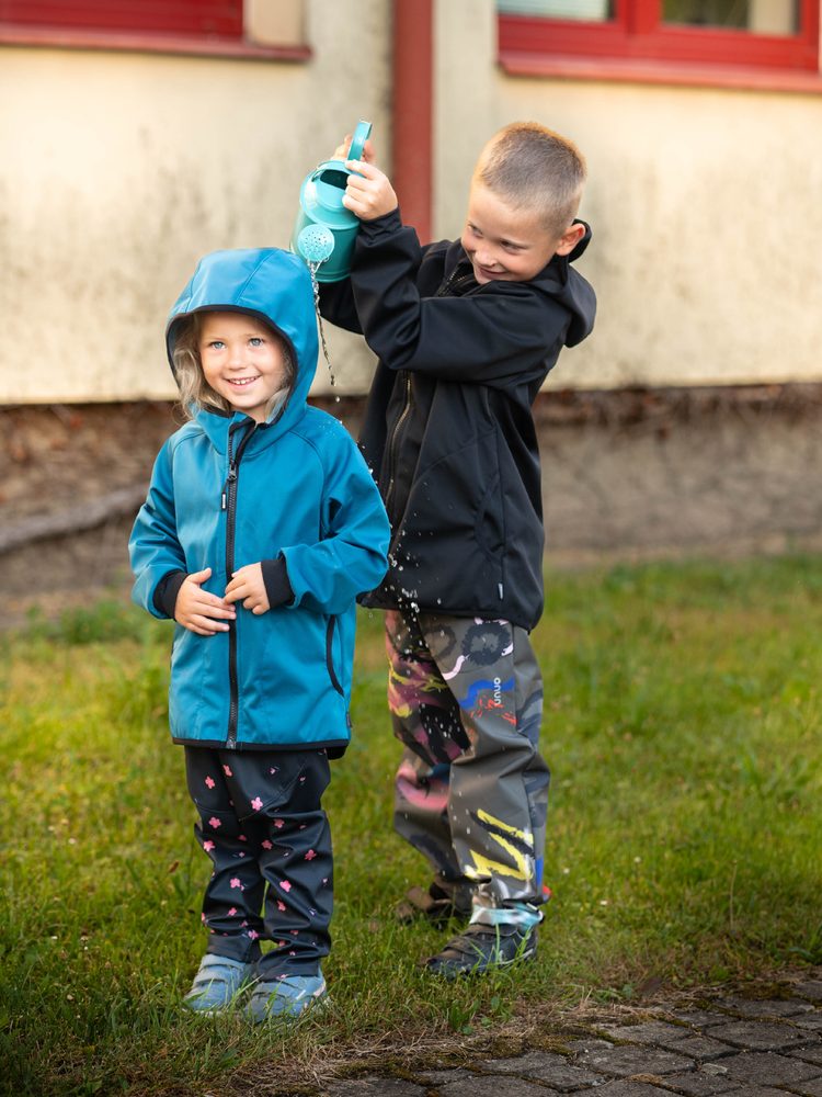 Levně Unuo, Dětské softshellové kalhoty s fleecem pružné Sporty, Květiny - 104/110