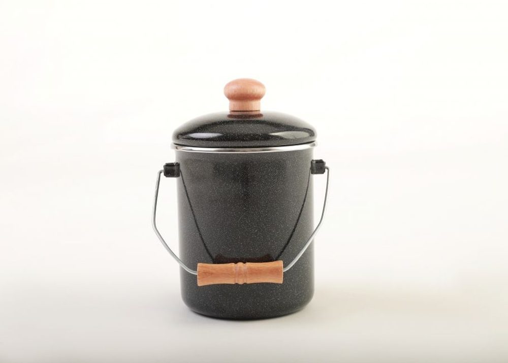 Levně konev 1,6l na mléko ČERNÝ GR., d12x15cm, smalt+dřevo