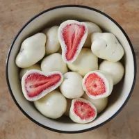 No Added Sugar Lyofilizované jahody v bílé čokoládě, 150 g