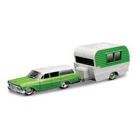 Maisto Maisto - Design Tow &amp; Go, 1962 Chevrolet Biscayne Wagon Classic Craft, 1:64