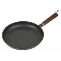 pánev d24x4,5cm, TITANIO, nepřil.povrch, dřev.ruk., litina, ind.