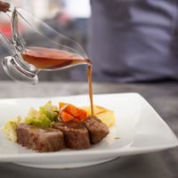 TORO TÁC SERVÍROVACÍ S RUKOJETÍ, 25X15X2,3CM, KERAMIKA_hamashop