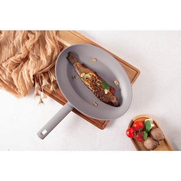 BERLINGERHAUS Pánev na ryby a steaky s titanovým povrchem 35 cm Taupe Collection BH-8104