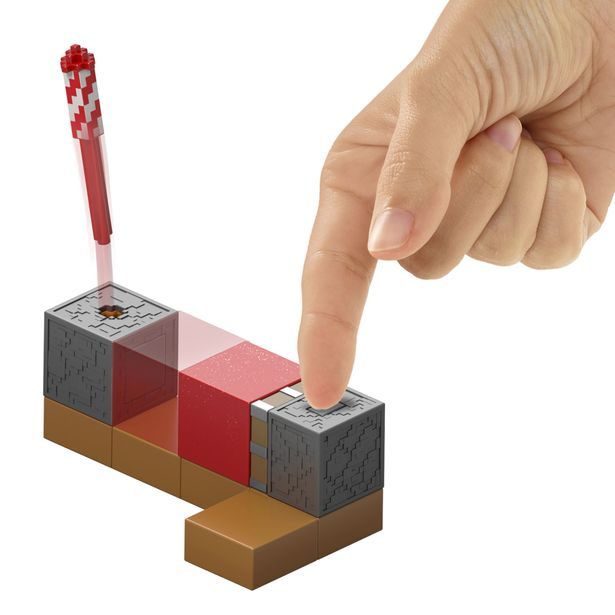 Minecraft 8CM FIGURKA S HERNÍ AKCÍ - FIREWORK LAUNCHER