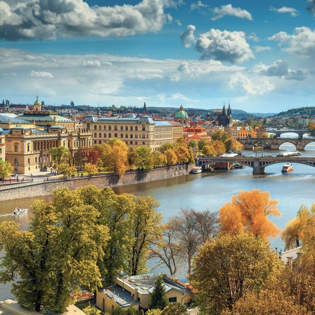 NOTIQUE Poznámkový kalendář Praha 2027, 30 x 30 cm