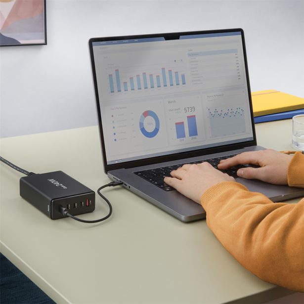 Hama USB nabíjecí stanice GaN, 4x USB-C PD, 1x USB-A QC, 240 W