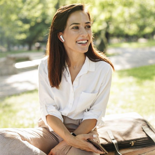 Hama Bluetooth sluchátka Action One, pecky, bílá