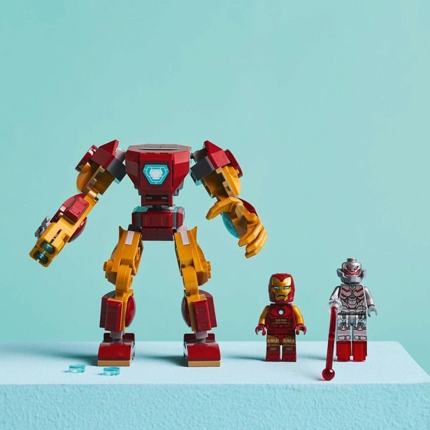 Iron Man v robotickém obleku vs. Ultron