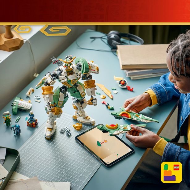 Lloydův titanový robot: 15 let NINJAGO