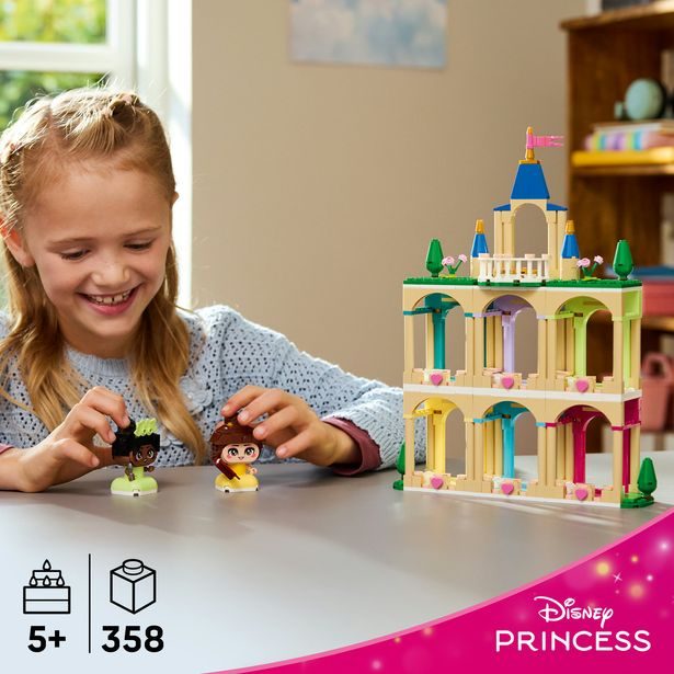 Mini Bella a Tiana s hradem