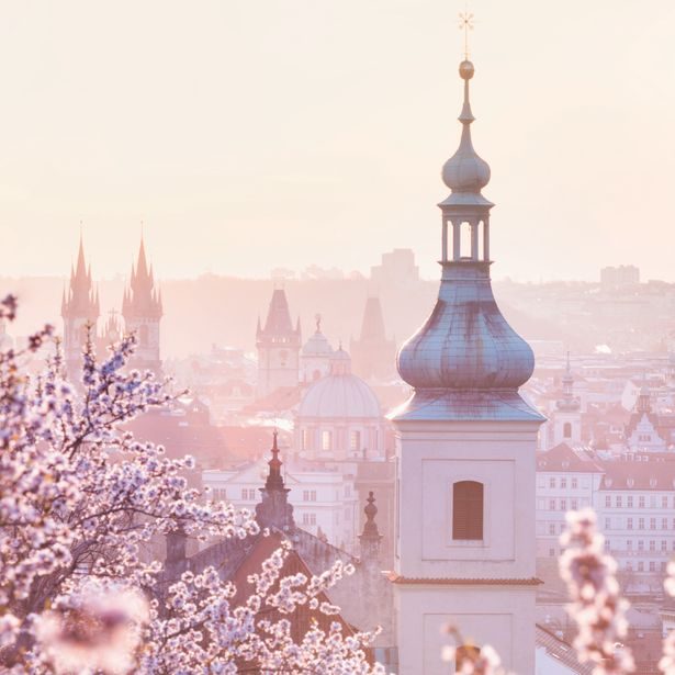 NOTIQUE Poznámkový kalendář Praha 2027, 30 x 30 cm