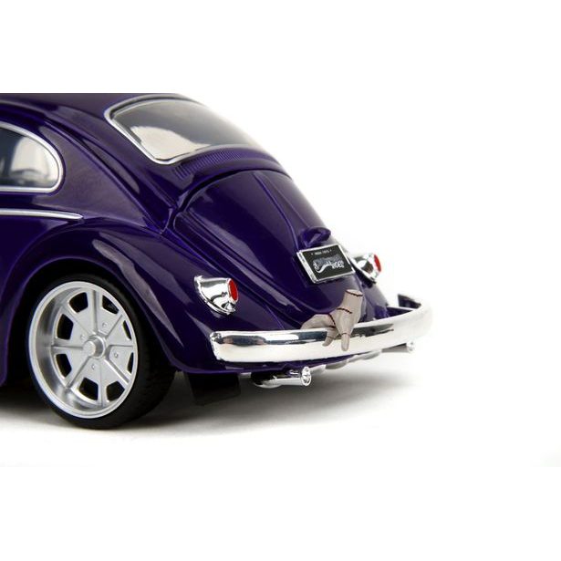 Wednesday auto 1972 VW Beetle 1:24 a figurka Wednesday