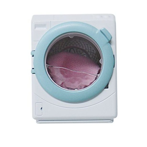 Nábytek - automatická pračka a vysavač