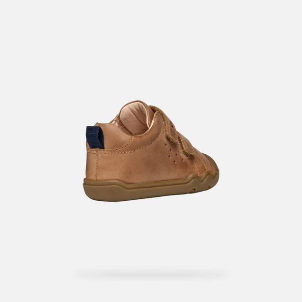 Hnědé chlapecké barefoot boty pro první krůčky Geox Steppieup Boy