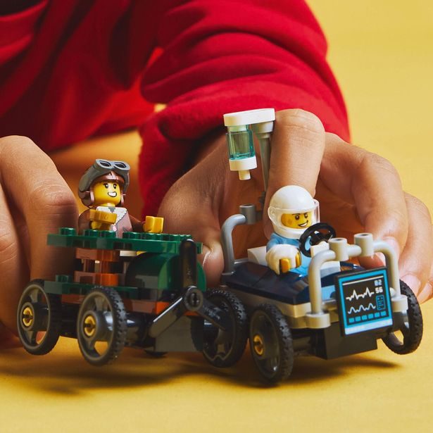 Závodní balíček: Letadlo vs. nemocniční lůžko