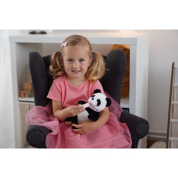 Interaktivní panda s lahvičkou