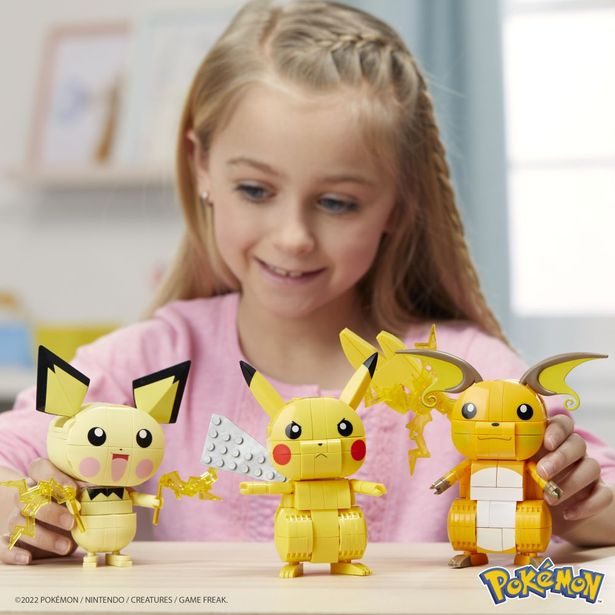 MEGA CONSTRUX POSTAV A VYSTAV SI PIKACHU A JEHO VÝVOJOVÉ TRIO