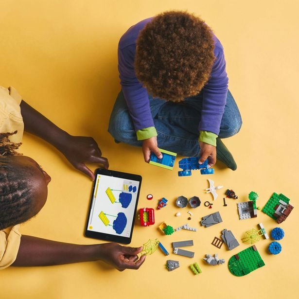 Spideyho tým a záchrana dinosaurů s truckem