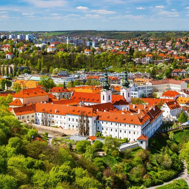 NOTIQUE Poznámkový kalendář Praha 2027, 20 x 20 cm