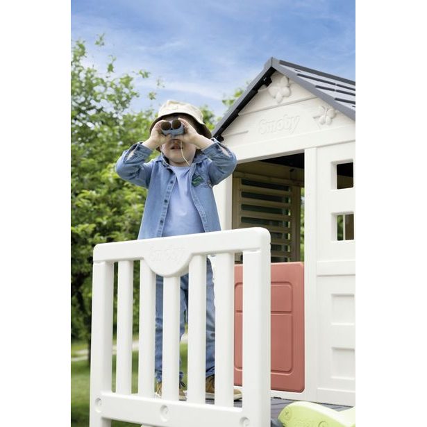 Domeček na pilířích se skluzavkou