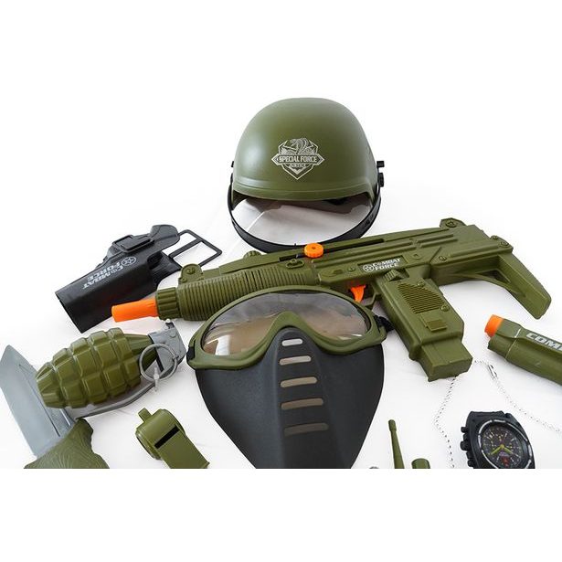 Vojenská sada s helmou