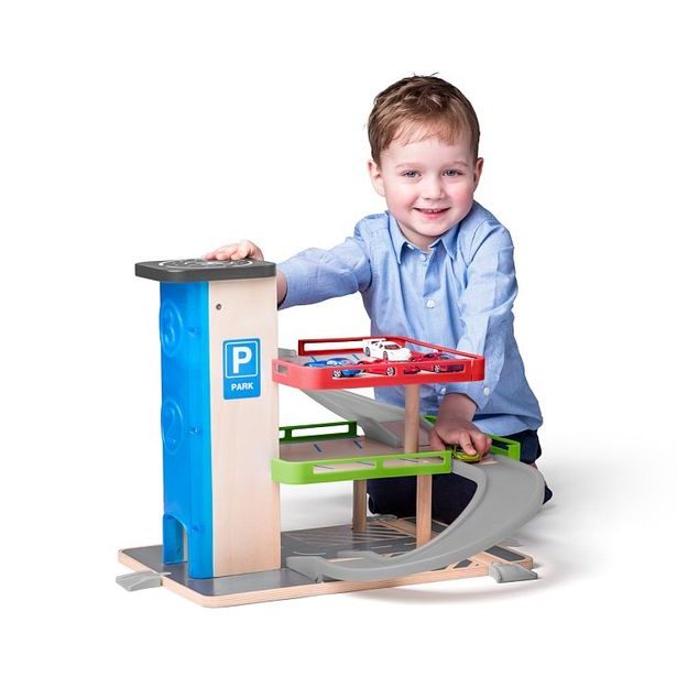 Garáž s výtahem a příslušenstvím - dřevo/plast