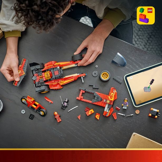 Kaiův červený bourák: 15 let NINJAGO