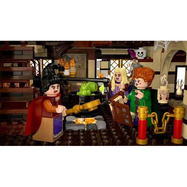 LEGO® Ideas Disney Hokus pokus: Chatka sester Sandersonových