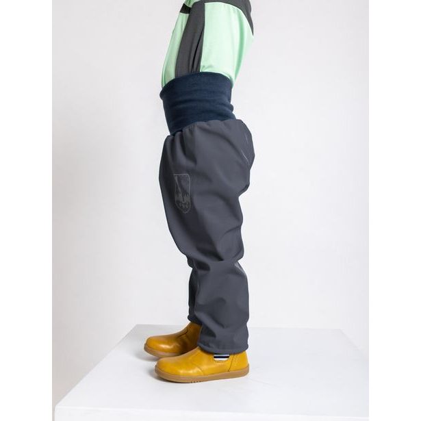 unuo Batolecí softshellové kalhoty s fleecem Antracitové + reflexní obrázek Evžen (Softshell toodler trousers)