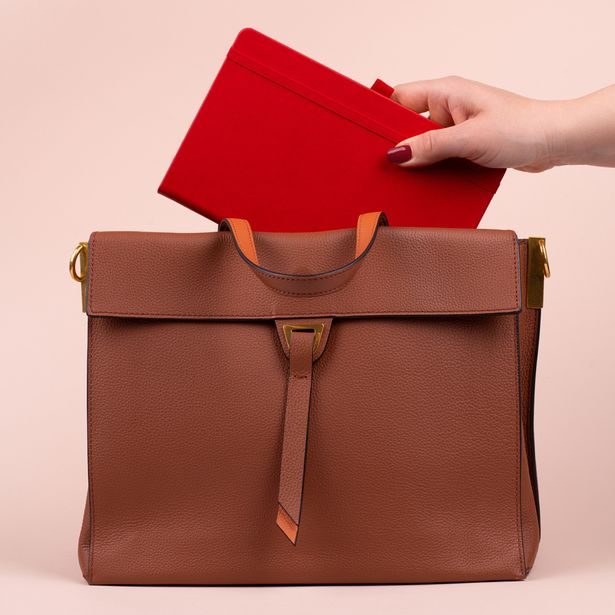 Notes Červený, linkovaný, 13 × 21 cm