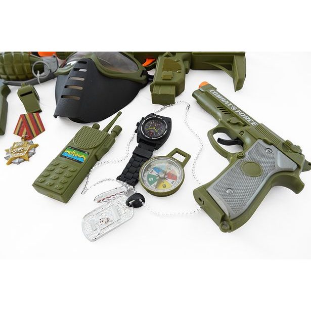 Vojenská sada s helmou