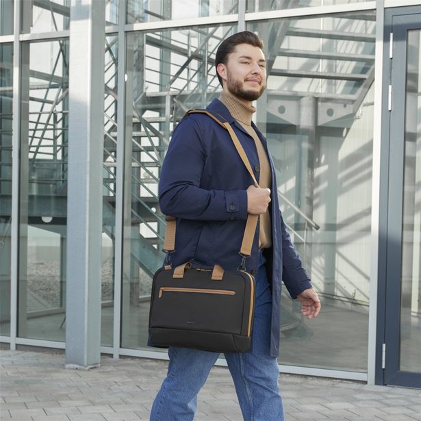 Hama Ultra Lightweight, brašna na notebook, pro 40-41 cm (15,6"-16,2"), recyklovaný polyester, černá
