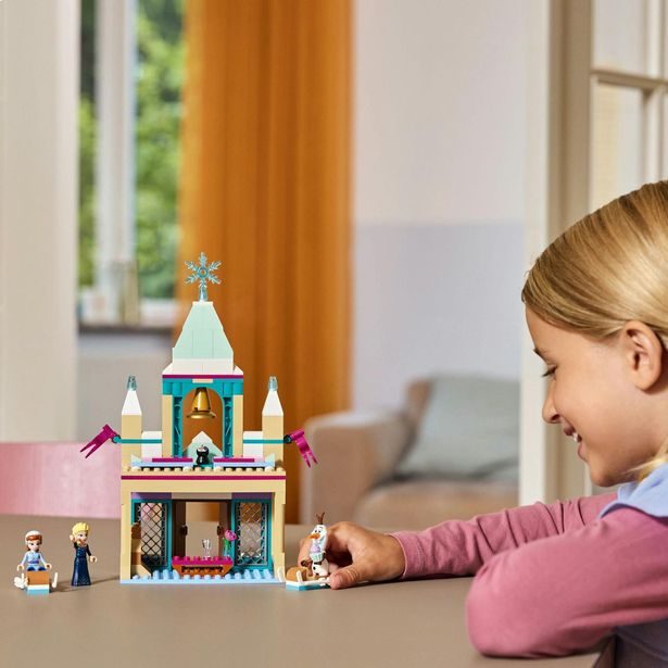 Hrad Arendelle z filmu Ledové království