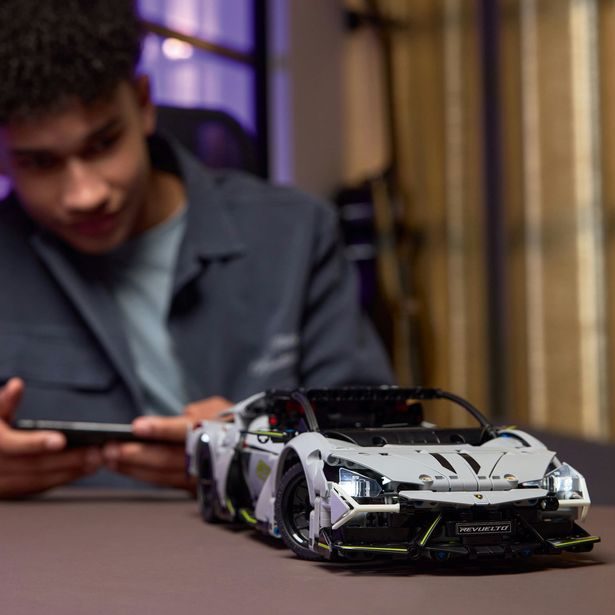 Lamborghini Revuelto