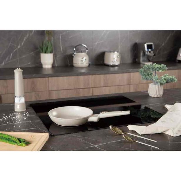 BERLINGERHAUS Pánev s titanovým povrchem 20 cm Sahara Collection BH-8052