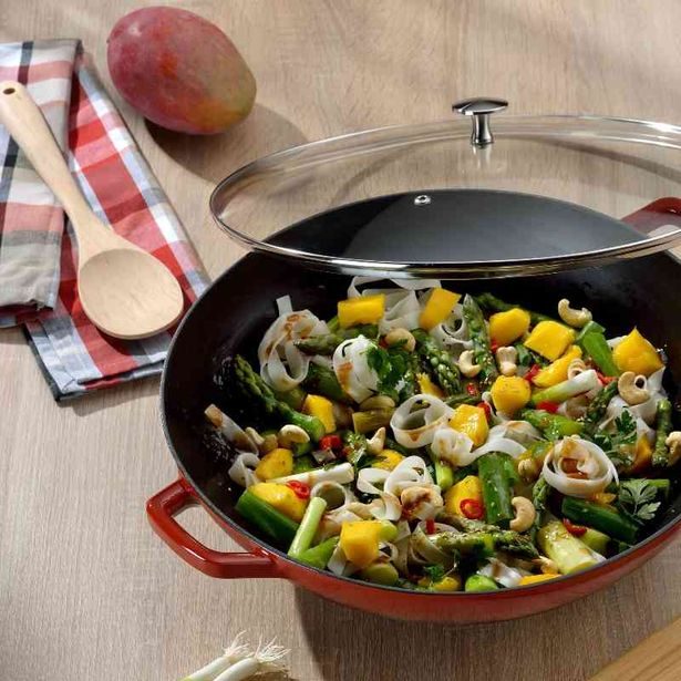 KELA Wok litinový s poklicí CALIDO 36 cm červená KL-11947