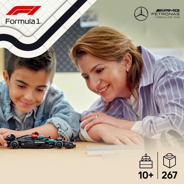 Závodní auto Mercedes-AMG F1® W15