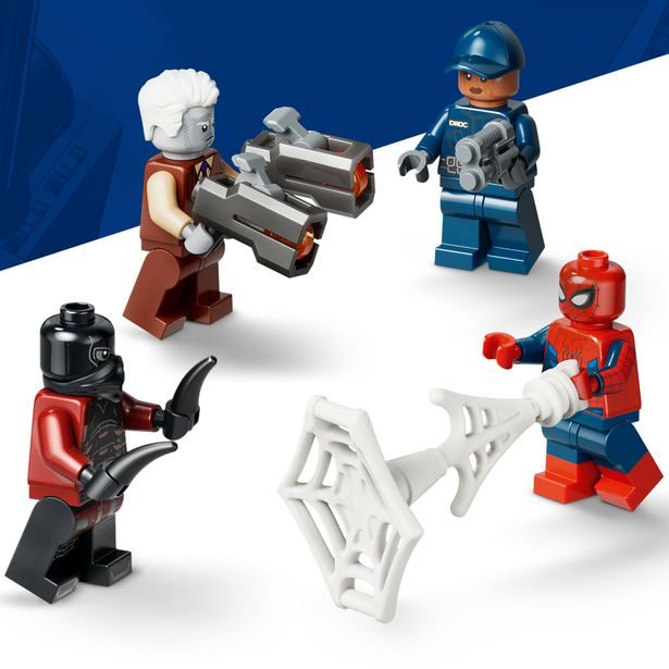 Spider-Man a honička za vězeňským transportérem