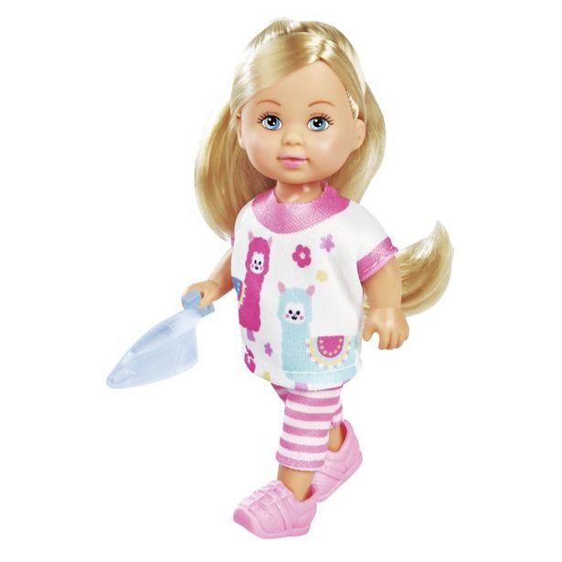 Panenka Evička doma