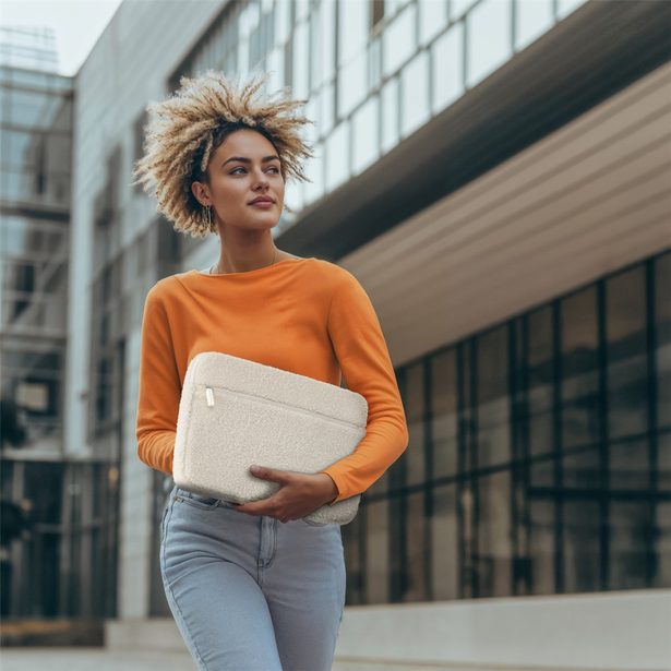 Hama Cozy, obal na notebook, 14,1-15,6" (36-40 cm), chlupatý, přední kapsa, béžový