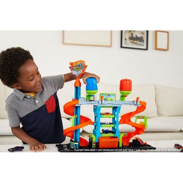 HW CITY COLOR SHIFTERS AUTOMYČKA SE SPIRÁLOU