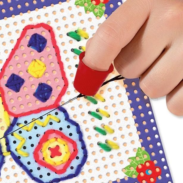 Vyšívací souprava s barevnými předlohami